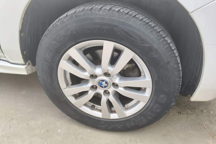 Used Venucia T70 2015 2.0L CVT Smart Choice Edition Right Front Wheel Hub