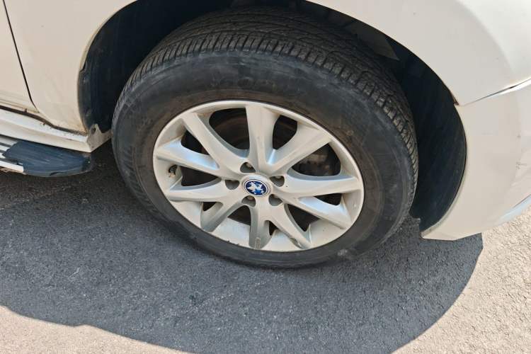 Used Venucia T70 2015 2.0L CVT Smart Edition Right Front Wheel Hub