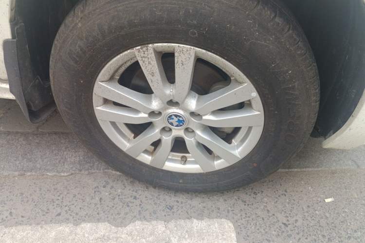 Used Venucia T70 2015 2.0L CVT Smart Choice Edition Right Front Wheel Hub