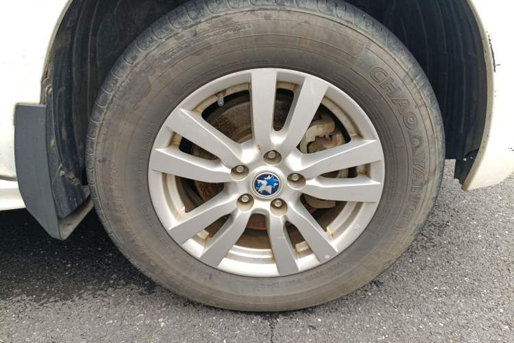 Used Venucia T70 2015 2.0L CVT Smart Choice Edition Right Front Wheel Hub