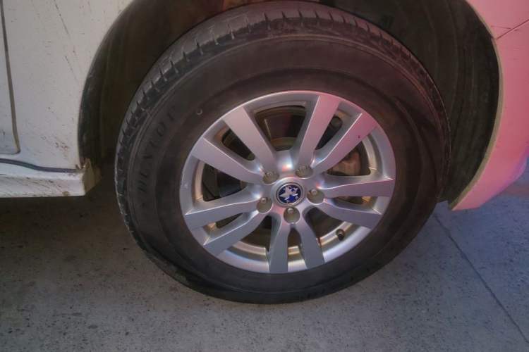 Used Venucia T70 2015 2.0L CVT Smart Choice Edition Right Front Wheel Hub