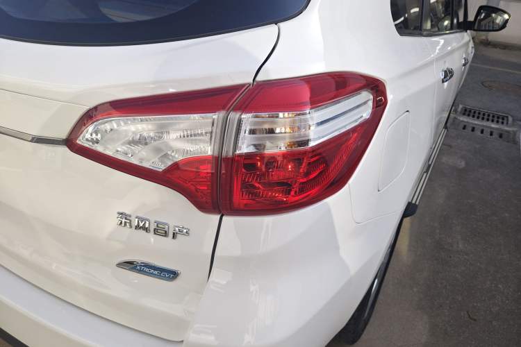 Used Venucia T70 2015 2.0L CVT Smart Edition Right Rear Taillight
