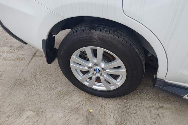 Used Venucia T70 2015 2.0L CVT Smart Choice Edition Right Rear Wheel Hub