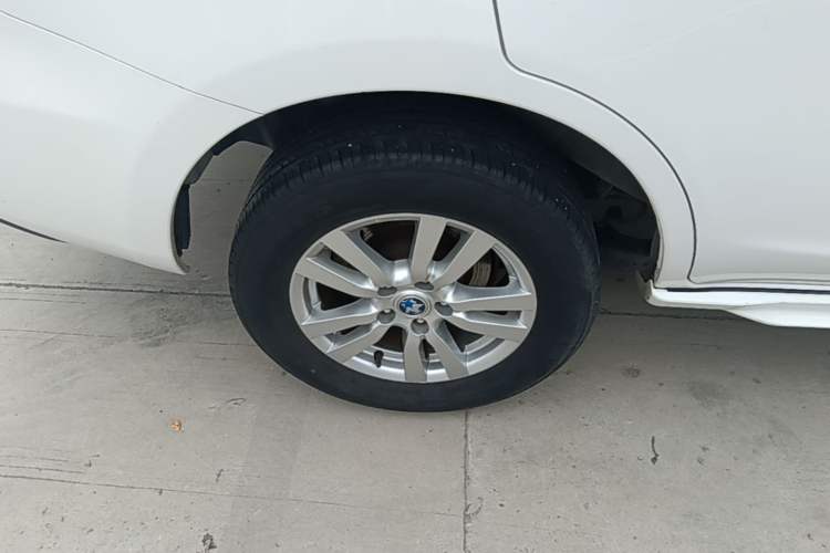 Used Venucia T70 2015 2.0L CVT Smart Choice Edition Right Rear Wheel Hub