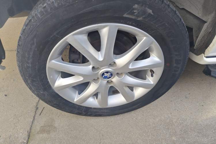 Used Venucia T70 2015 2.0L CVT Smart Edition Right Rear Wheel Hub