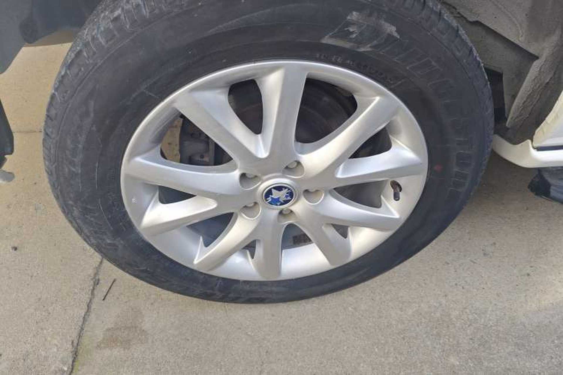 Used Venucia T70 2015 2.0L CVT Smart Edition Right Rear Wheel Hub