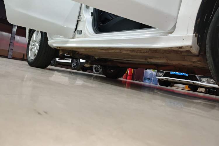 Used Venucia T70 2015 2.0L Manual RuiQu Version Right Side Sill
