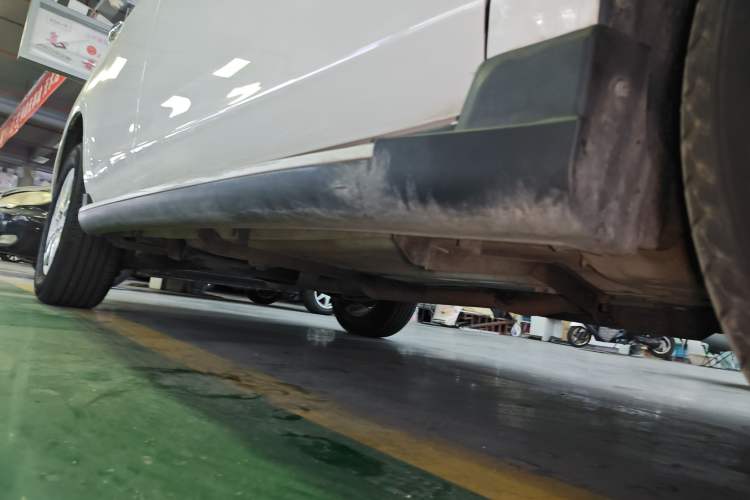 Used Venucia T70 2015 2.0L CVT Smart Choice Edition Right Side Sill