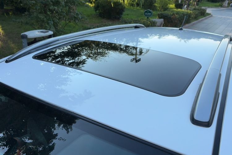 Used Venucia T70 2015 2.0L CVT Smart Edition Roof