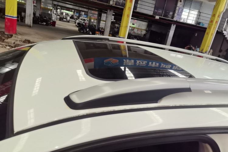Used Venucia T70 2015 2.0L CVT Smart Edition Roof