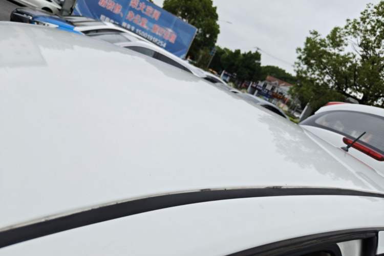 Used Venucia T70 2015 1.6L Manual Ruixing Edition Roof
