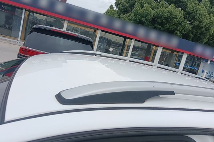 Used Venucia T70 2015 2.0L CVT Smart Choice Edition Roof