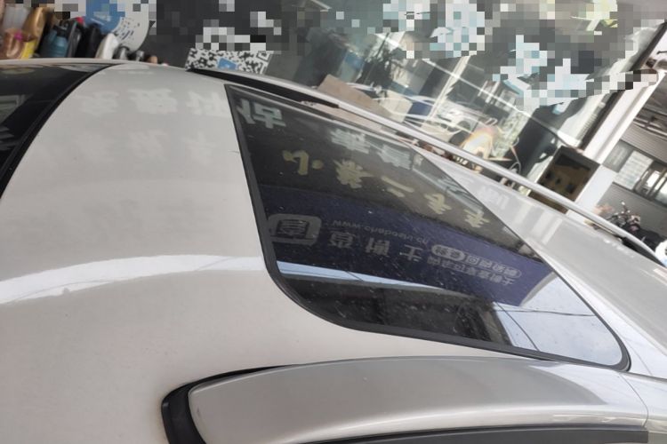Used Venucia T70 2015 2.0L CVT Smart Edition Roof