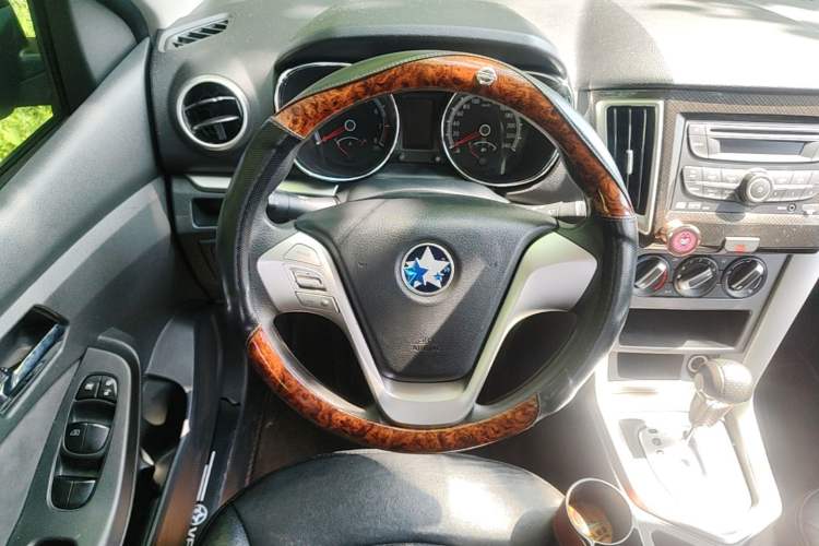 Used Venucia T70 2015 2.0L CVT Smart Choice Edition Steering Wheel
