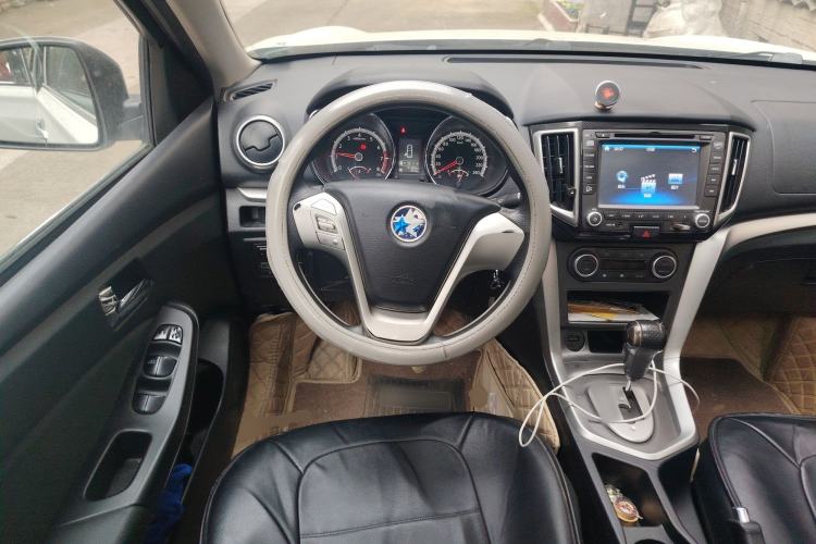 Used Venucia T70 2015 2.0L CVT Smart Edition Steering Wheel