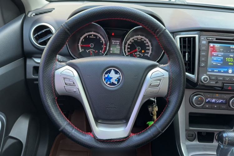 Used Venucia T70 2015 2.0L CVT Smart Edition Steering Wheel