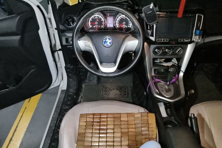 Used Venucia T70 2015 2.0L CVT Smart Choice Edition Steering Wheel