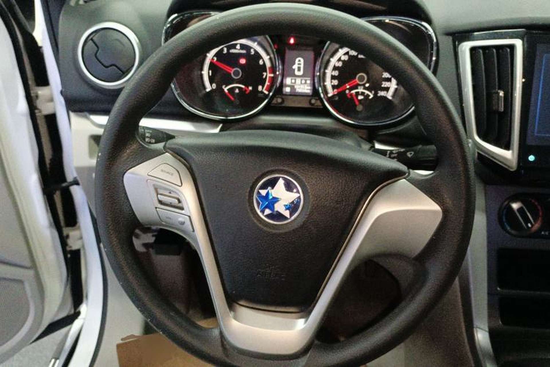 Used Venucia T70 2015 2.0L CVT Smart Choice Edition Steering Wheel