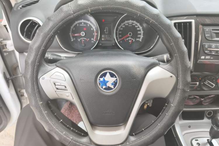 Used Venucia T70 2015 2.0L CVT Smart Choice Edition Steering Wheel