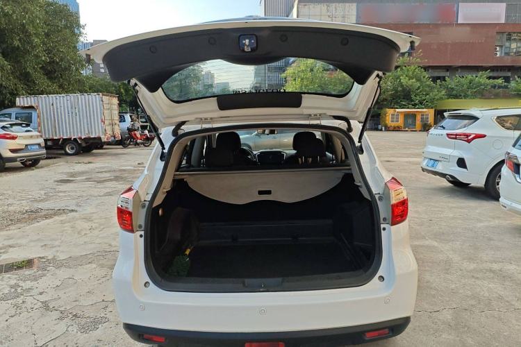 Used Venucia T70 2015 2.0L CVT Smart Choice Edition Trunk