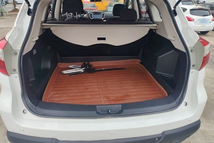 Used Venucia T70 2015 2.0L CVT Smart Choice Edition Trunk