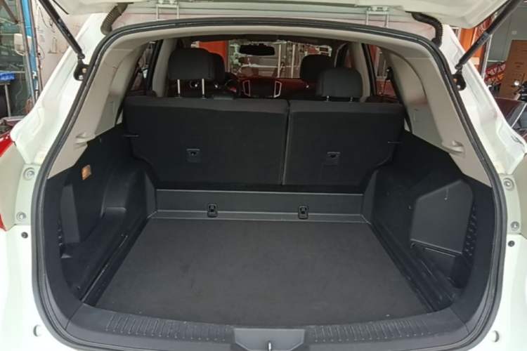 Used Venucia T70 2015 1.6L Manual Ruixing Edition Trunk