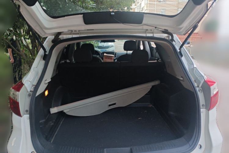 Used Venucia T70 2015 2.0L CVT Smart Choice Edition Trunk