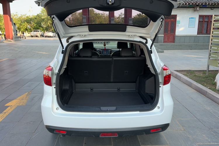 Used Venucia T70 2015 2.0L CVT Smart Edition Trunk