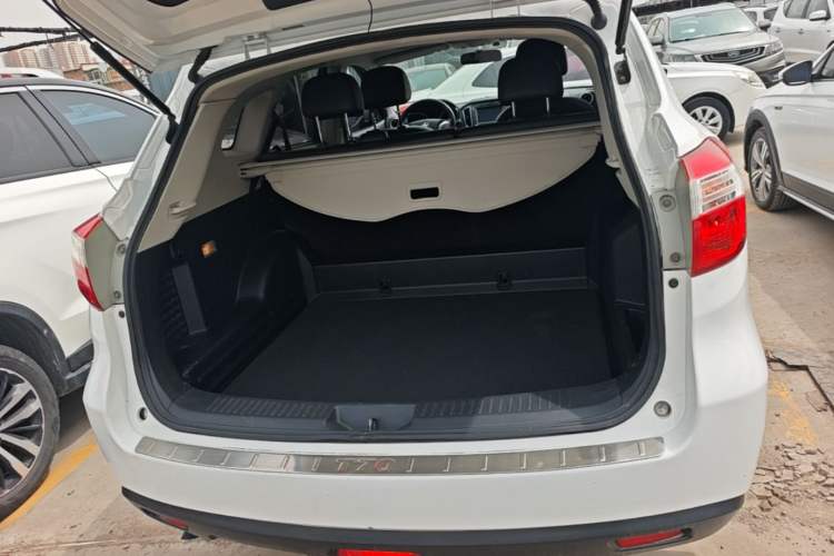 Used Venucia T70 2015 2.0L CVT Smart Edition Trunk
