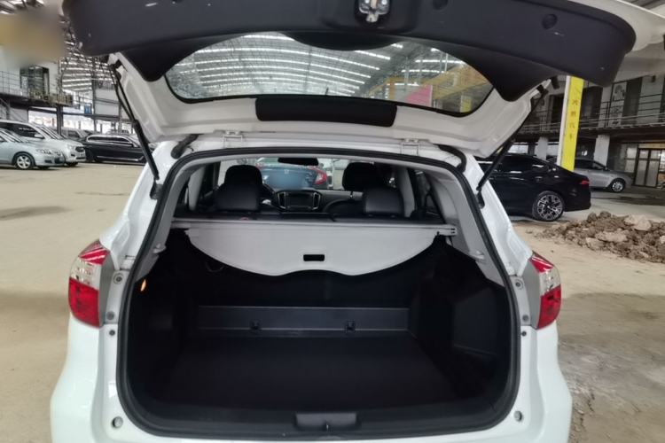 Used Venucia T70 2015 2.0L CVT Smart Edition Trunk