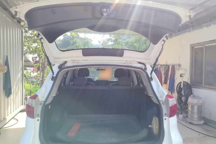 Used Venucia T70 2015 1.6L Manual Ruixing Edition Trunk