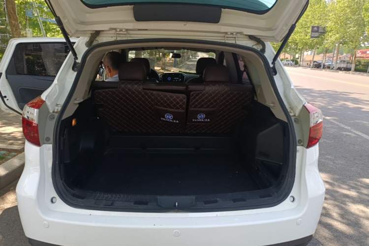 Used Venucia T70 2015 2.0L CVT Smart Choice Edition Trunk