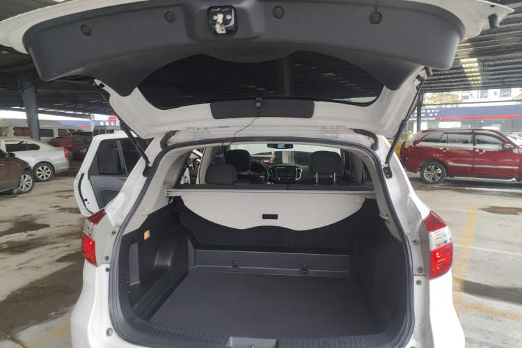 Used Venucia T70 2015 2.0L CVT Smart Choice Edition Trunk