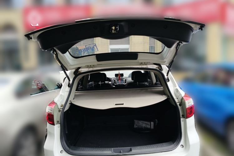 Used Venucia T70 2015 2.0L CVT Smart Edition Trunk