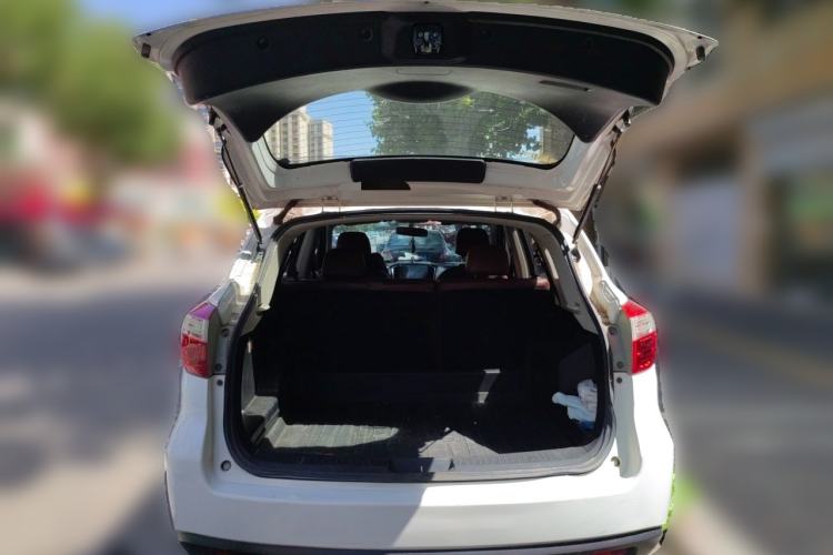 Used Venucia T70 2015 1.6L Manual Ruixing Edition Trunk