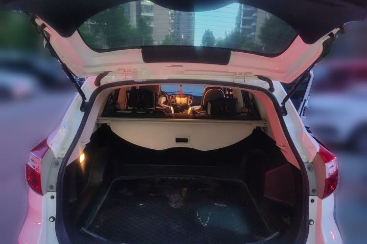 Used Venucia T70 2015 2.0L CVT Smart Choice Edition Trunk