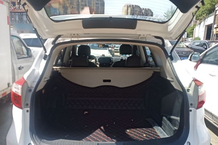 Used Venucia T70 2015 2.0L CVT Smart Choice Edition Trunk