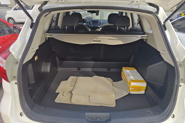 Used Venucia T70 2015 2.0L CVT Smart Edition Trunk