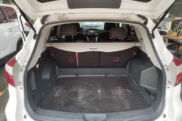 Used Venucia T70 2015 2.0L CVT Smart Edition Trunk