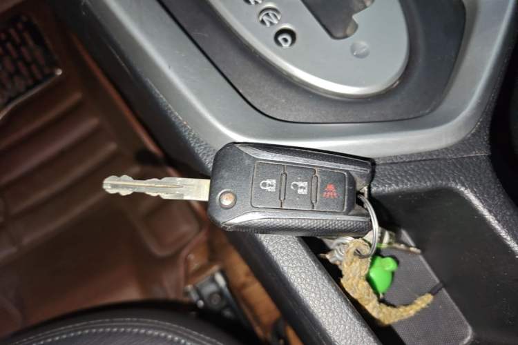 Used Venucia T70 2015 2.0L CVT Smart Edition Vehicle Key