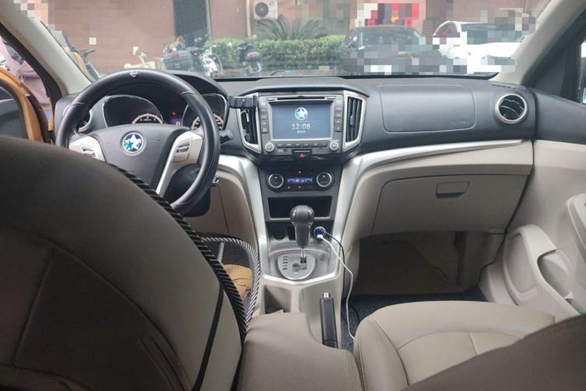 Used Venucia T70 2015 2.0L CVT Smart Edition Center Console