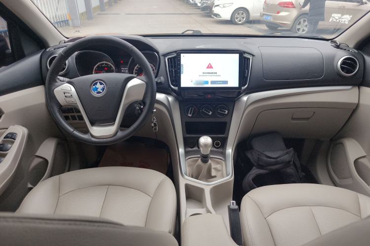 Used Venucia T70 2015 2.0L Manual RuiXiang Edition Center Console