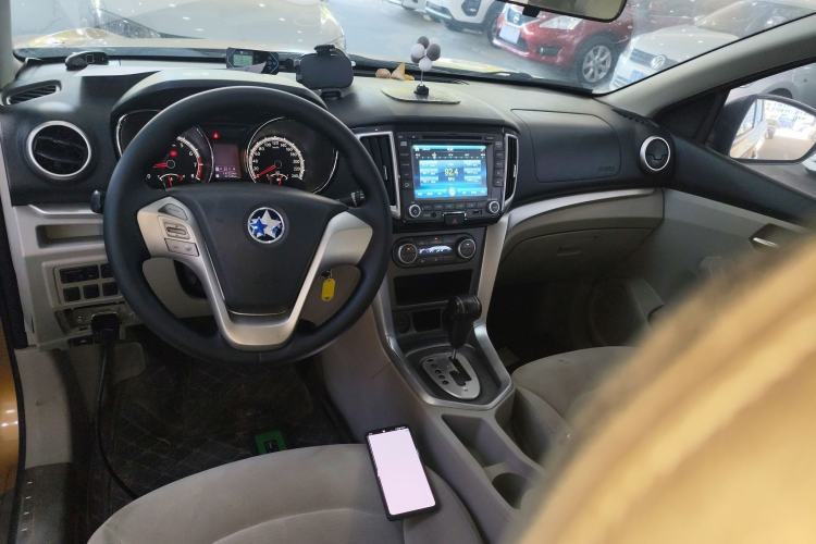 Used Venucia T70 2015 2.0L CVT Smart Edition Center Console