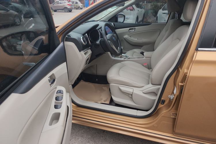 Used Venucia T70 2015 2.0L Manual RuiXiang Edition Driver Seat