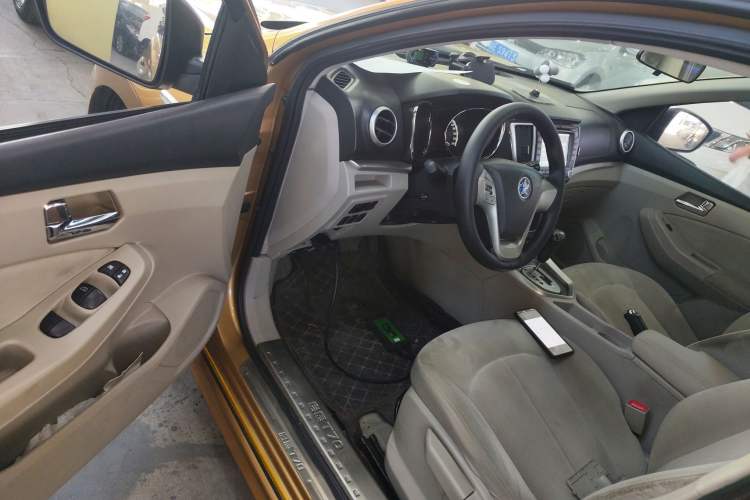 Used Venucia T70 2015 2.0L CVT Smart Edition Driver Seat