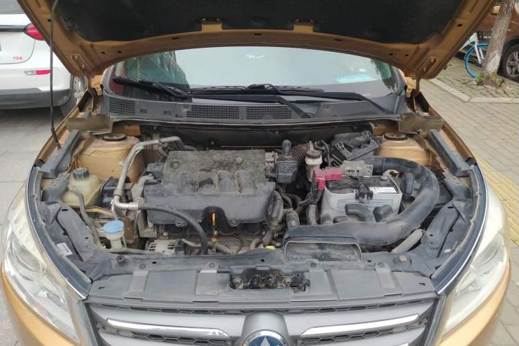 Used Venucia T70 2015 2.0L CVT Smart Choice Edition Engine Bay