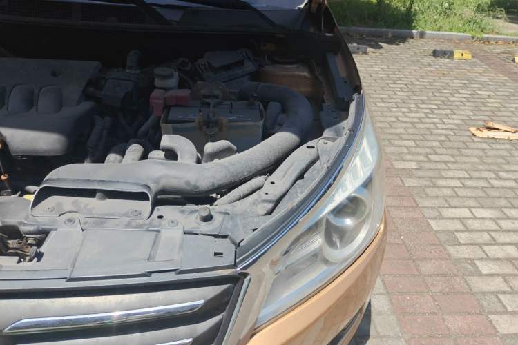 Used Venucia T70 2015 2.0L CVT Smart Edition Engine Bay Left