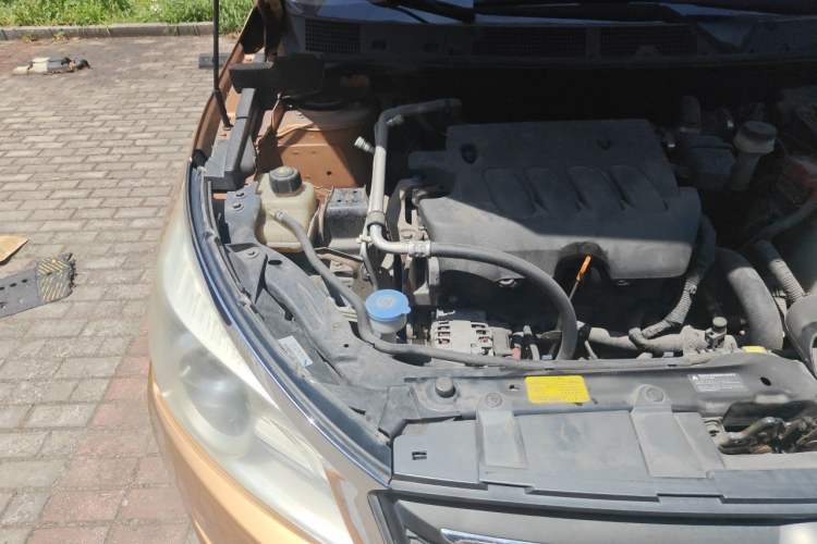 Used Venucia T70 2015 2.0L CVT Smart Edition Engine Bay Right