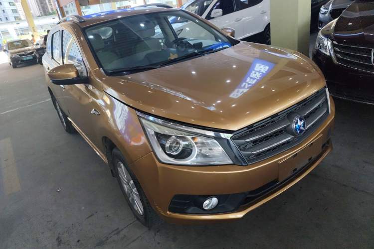 Used Venucia T70 2015 2.0L CVT Smart Edition Exterior 1