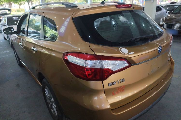 Used Venucia T70 2015 2.0L CVT Smart Edition Exterior 2